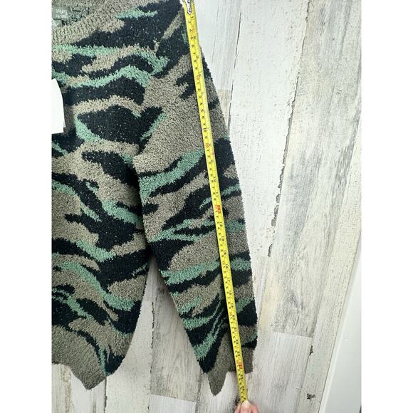 NEW Barefoot Dreams CozyChic Seaside Crew Neck Pullover Camo Sweater Womens L - Picture 11 of 12